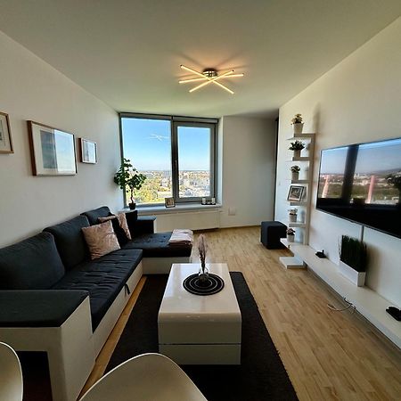 Three Towers With Beautiful View And Parking! Διαμέρισμα Μπρατισλάβα Εξωτερικό φωτογραφία