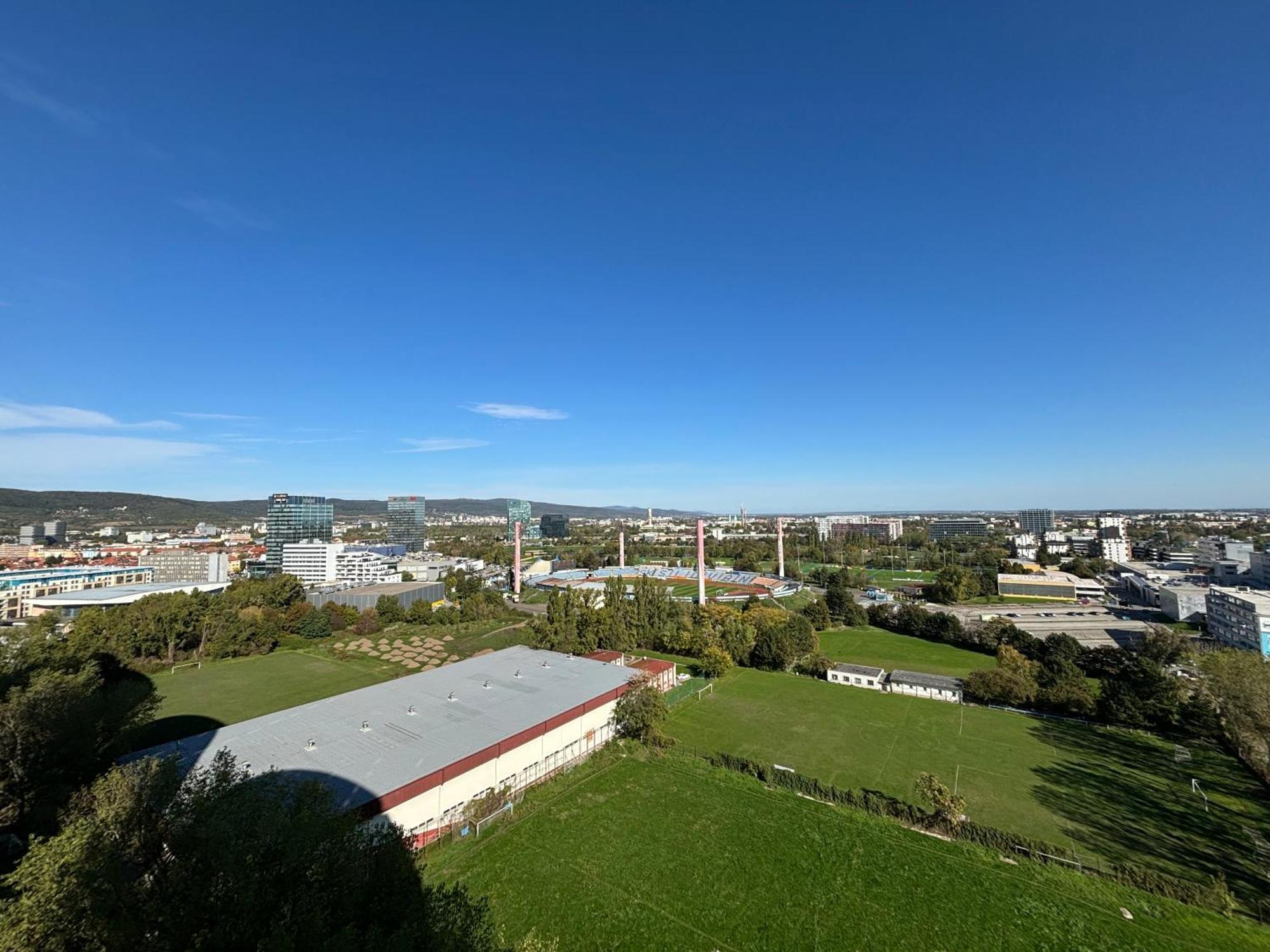 Three Towers With Beautiful View And Parking! Διαμέρισμα Μπρατισλάβα Εξωτερικό φωτογραφία
