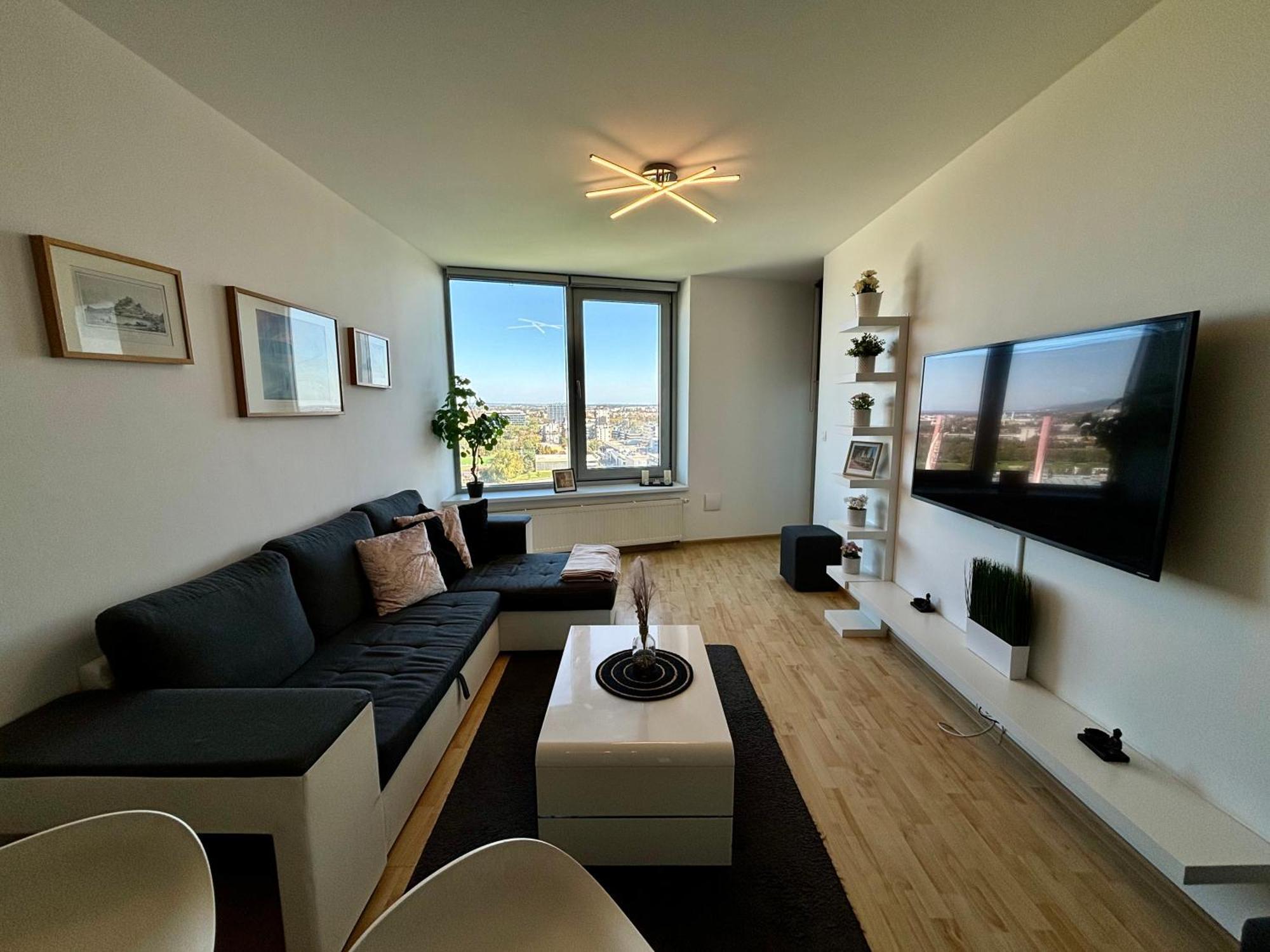 Three Towers With Beautiful View And Parking! Διαμέρισμα Μπρατισλάβα Εξωτερικό φωτογραφία