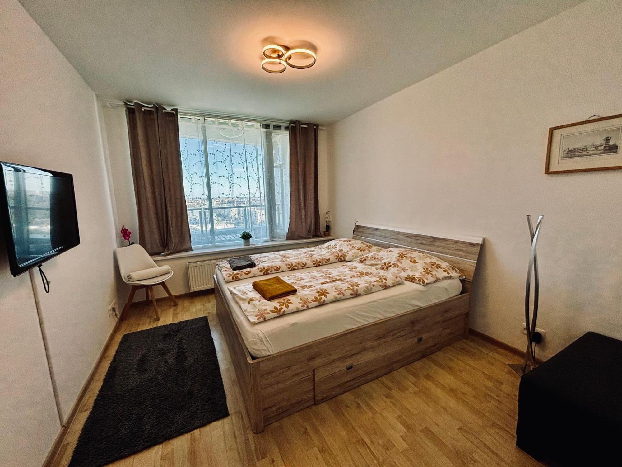 Three Towers With Beautiful View And Parking! Διαμέρισμα Μπρατισλάβα Εξωτερικό φωτογραφία